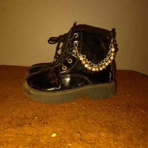 Black Combat Boots with Pearl Chain
